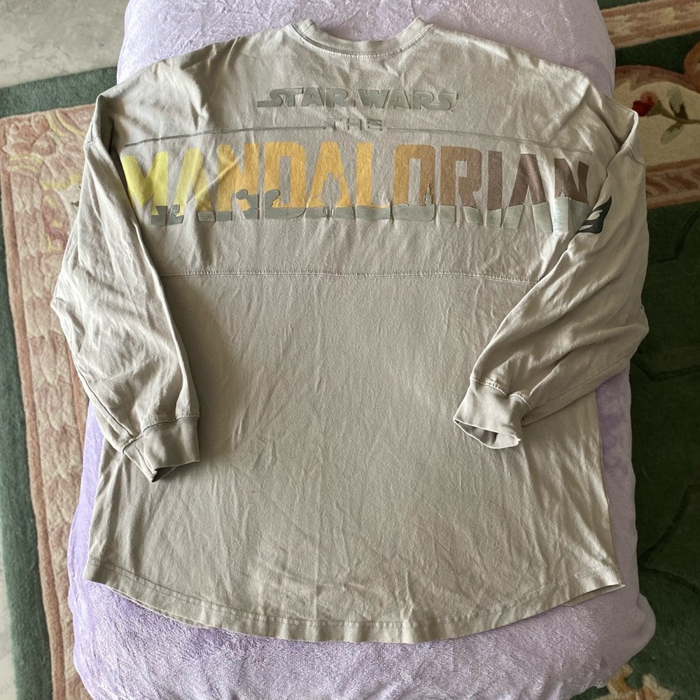 Star Wars The Mandalorian Spirit Jersey Shirt Gray Beige Large
